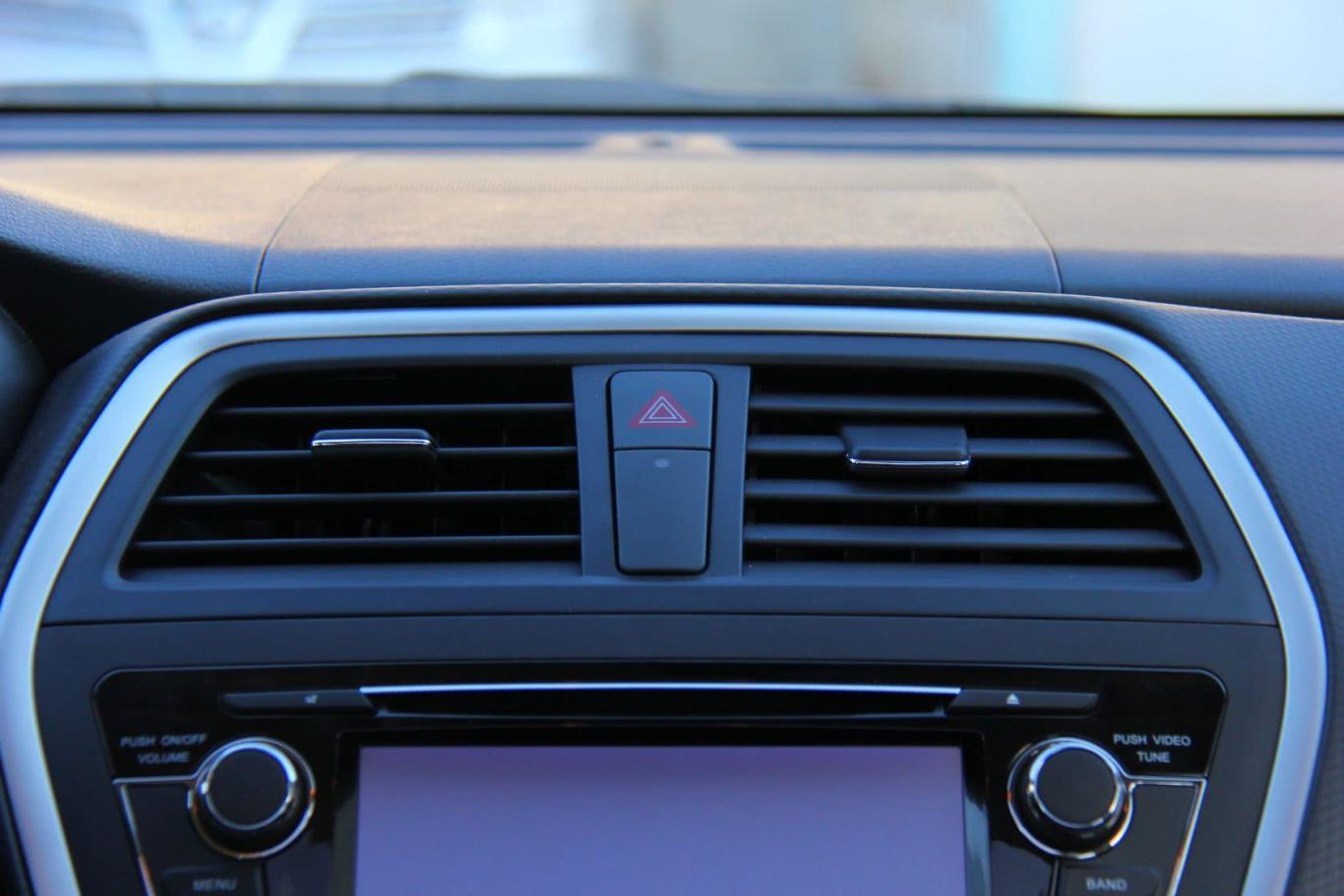 6l cvt 精英型前出风口图片