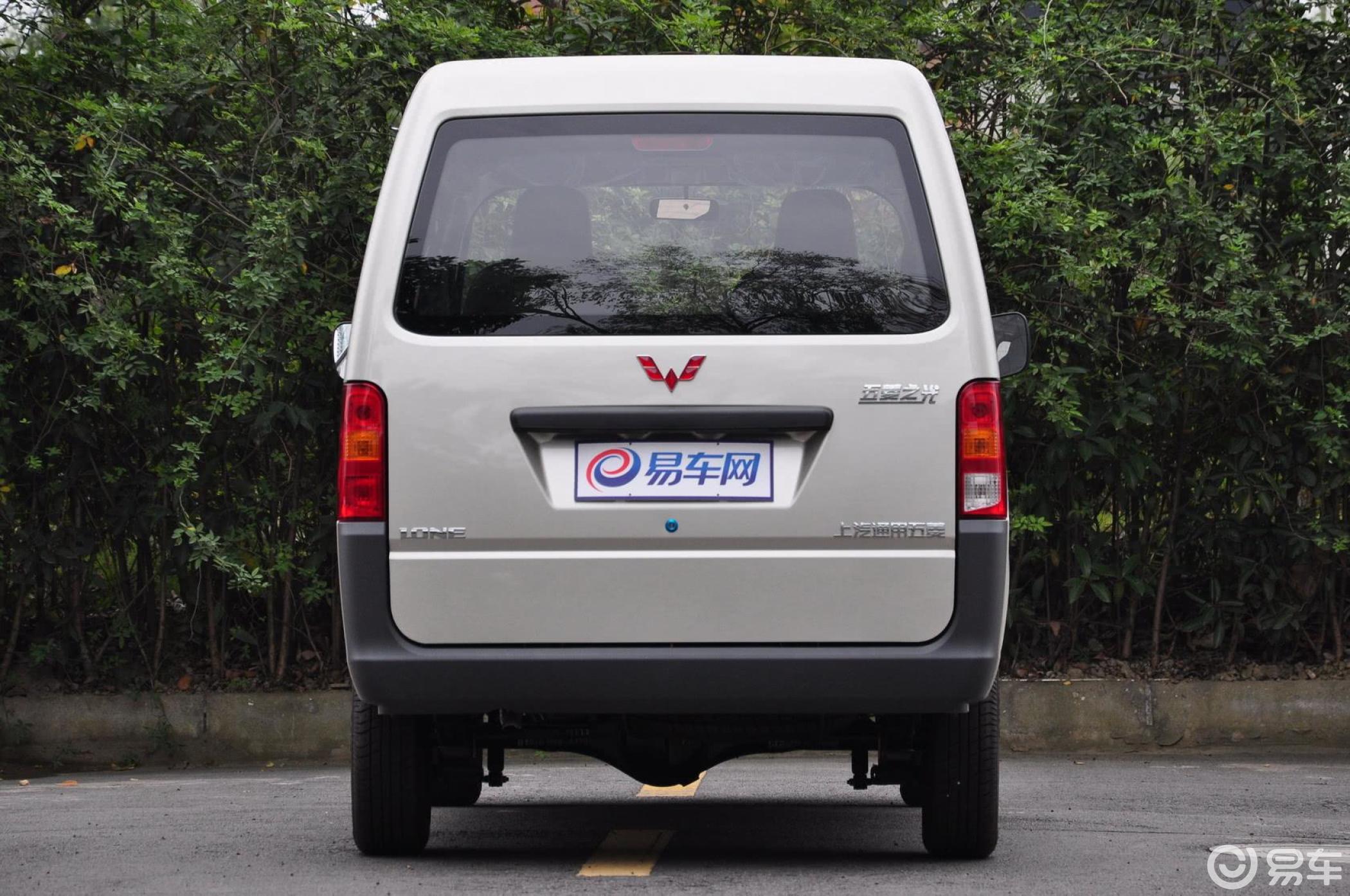 1.0l 手动 实用型 8座