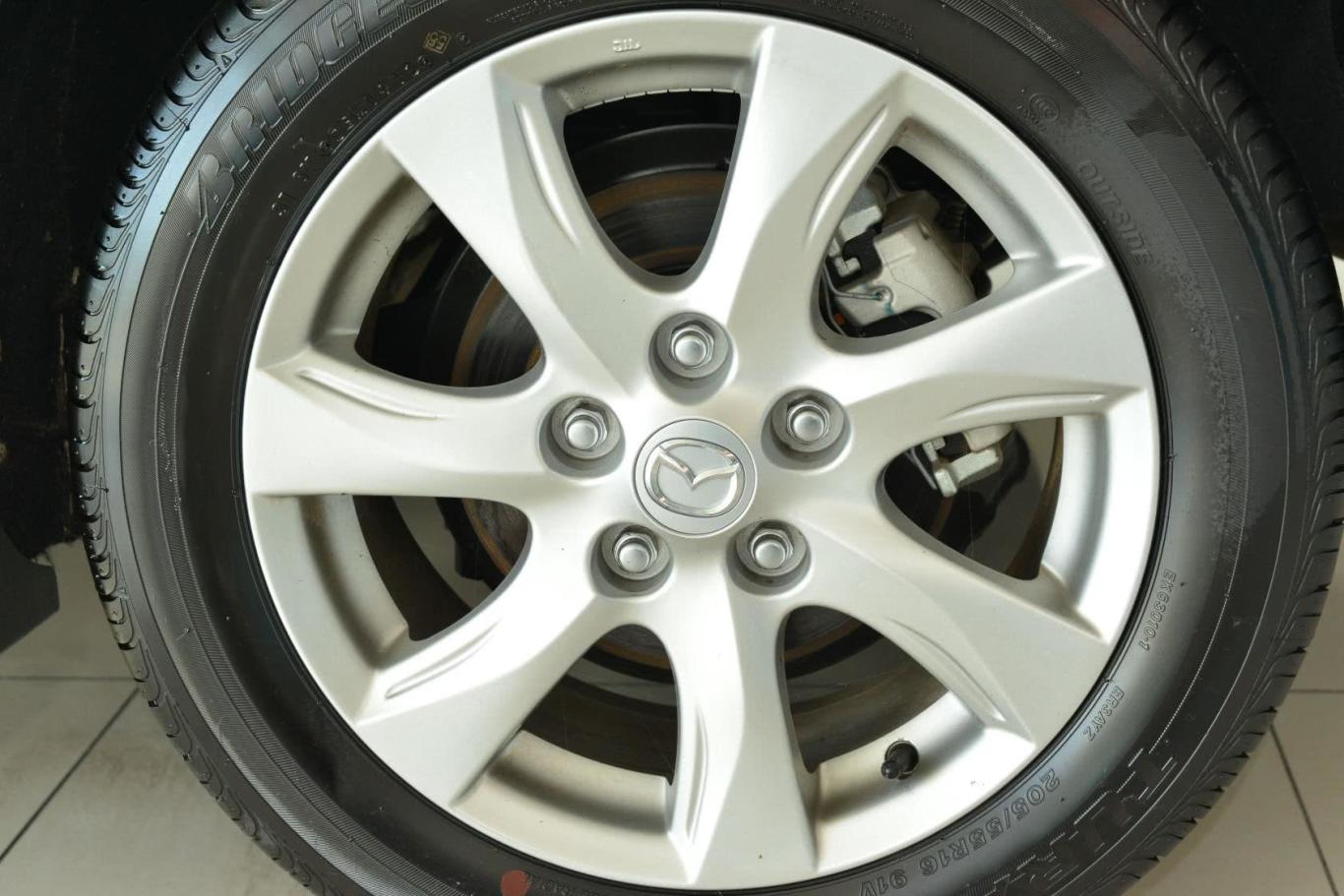 马自达3 星骋两厢 2.0l 自动 豪华运动型轮圈