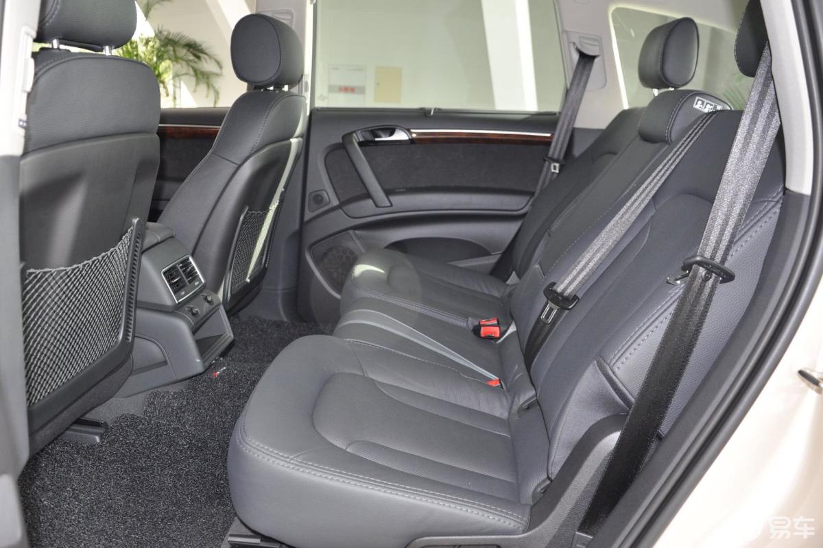 【奥迪q72014款35 tfsi quattro 进取型后排座椅汽车图片-汽车图片