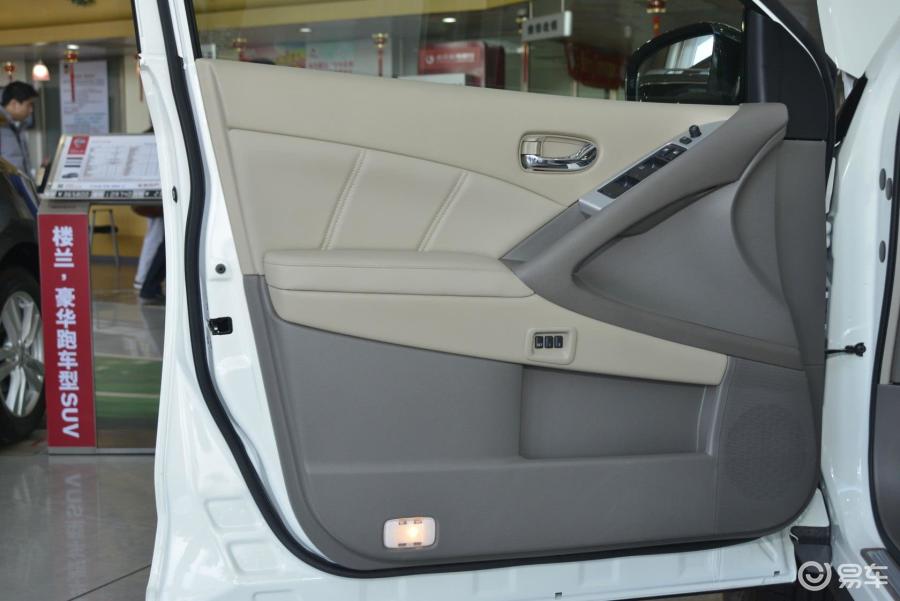 日产楼兰 驾驶员侧车门内门板图