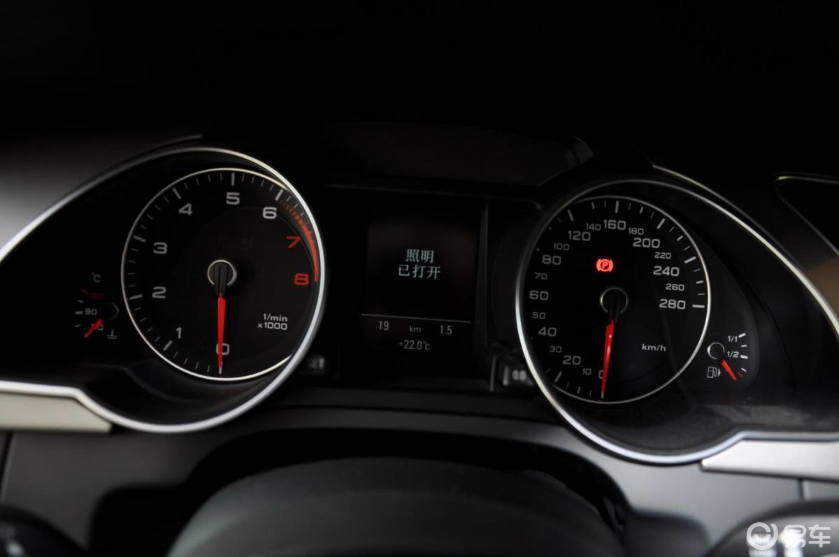 【奥迪a52013款coupe 40tfsi quattro仪表盘背光显示汽车图片-汽车