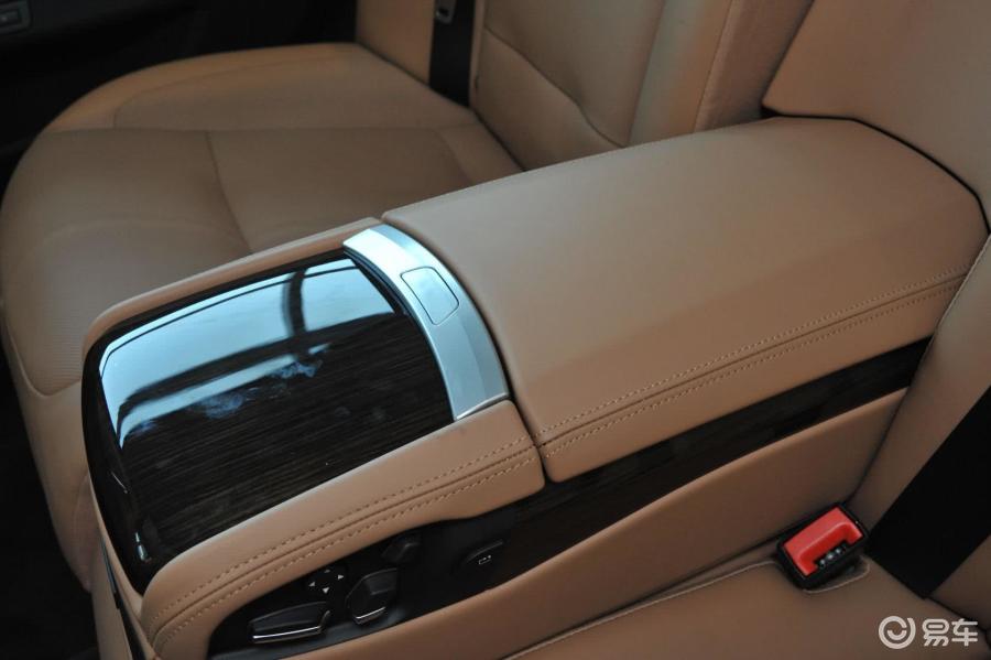 【宝马7系2013款740li 领先型后排扶手汽车图片-汽车图片大全】-易车
