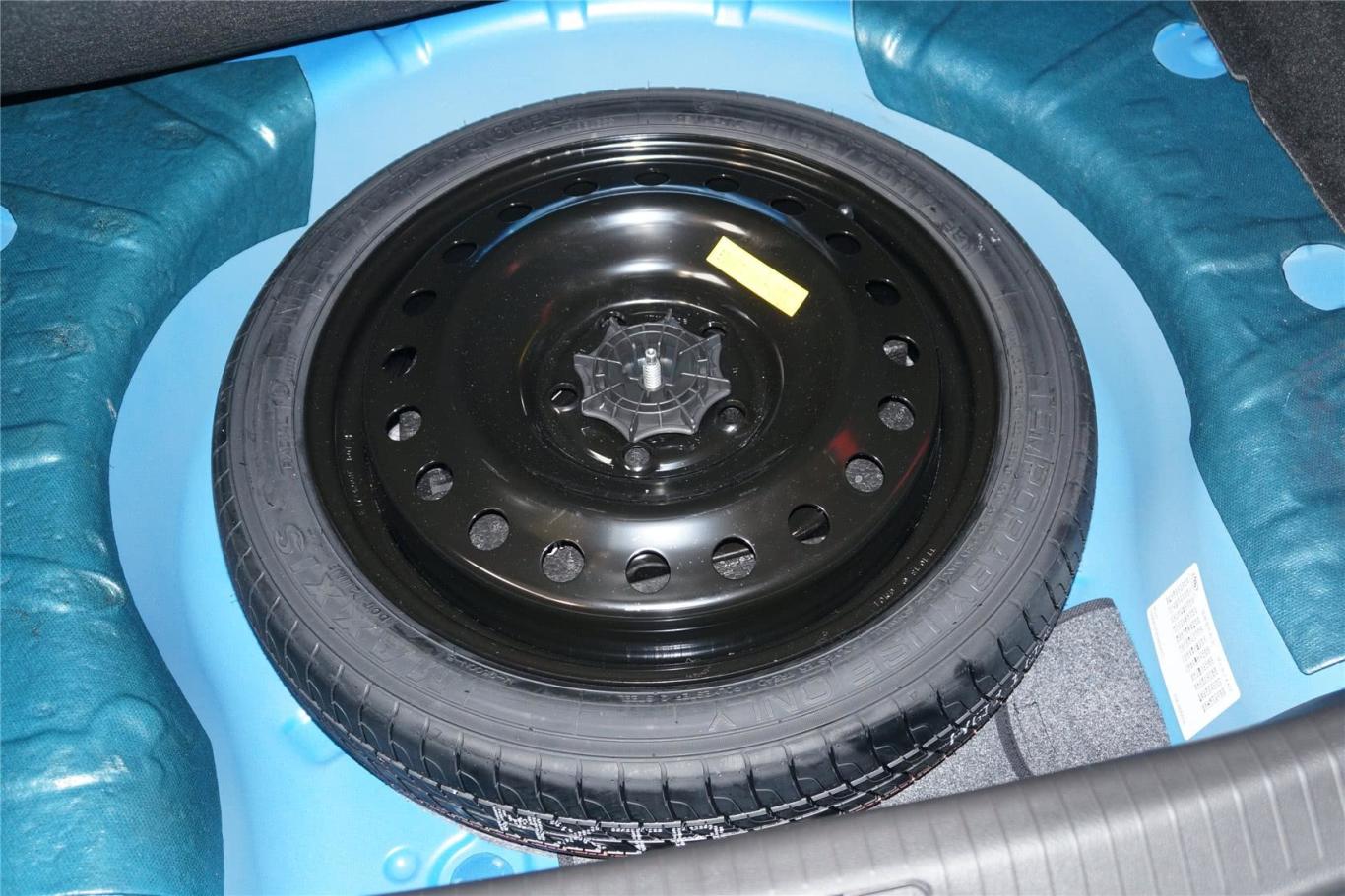 君威gs 2.0t 自动 豪情运动版备胎