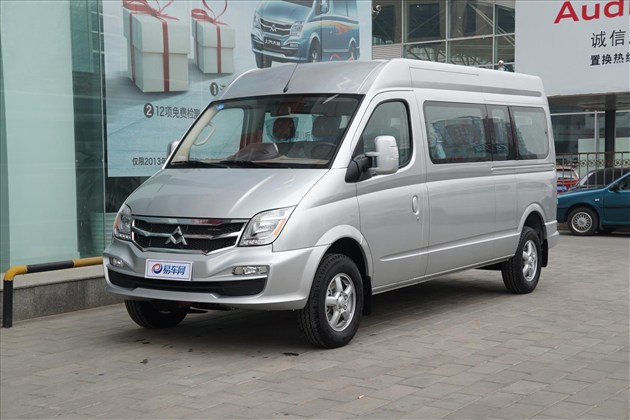 根据轴距可分为短轴版和长轴版,根据高度又可分为低顶,中顶和高顶版