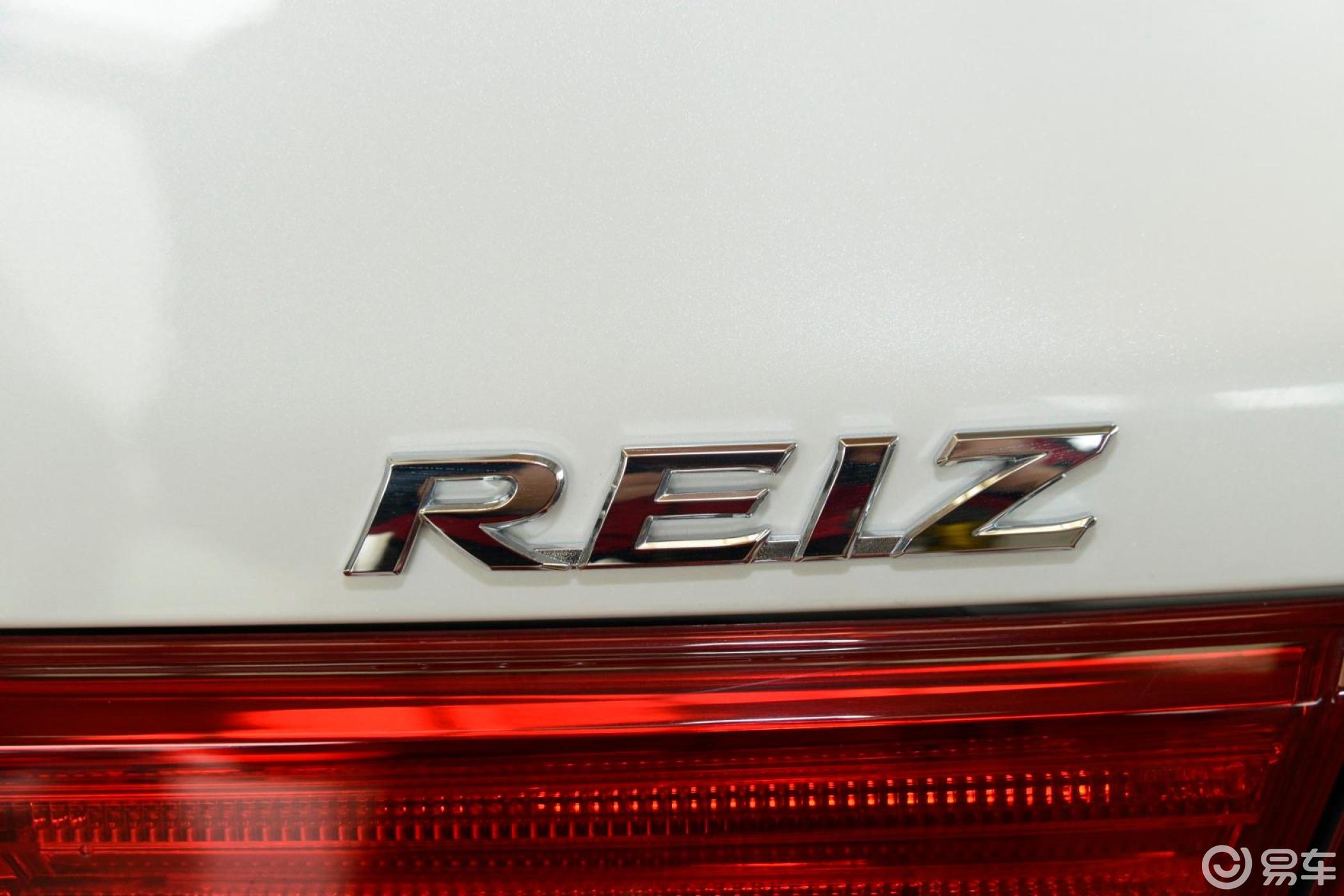 【锐志2013款2.5v 尚锐版尾标汽车图片-汽车图片大全】-易车