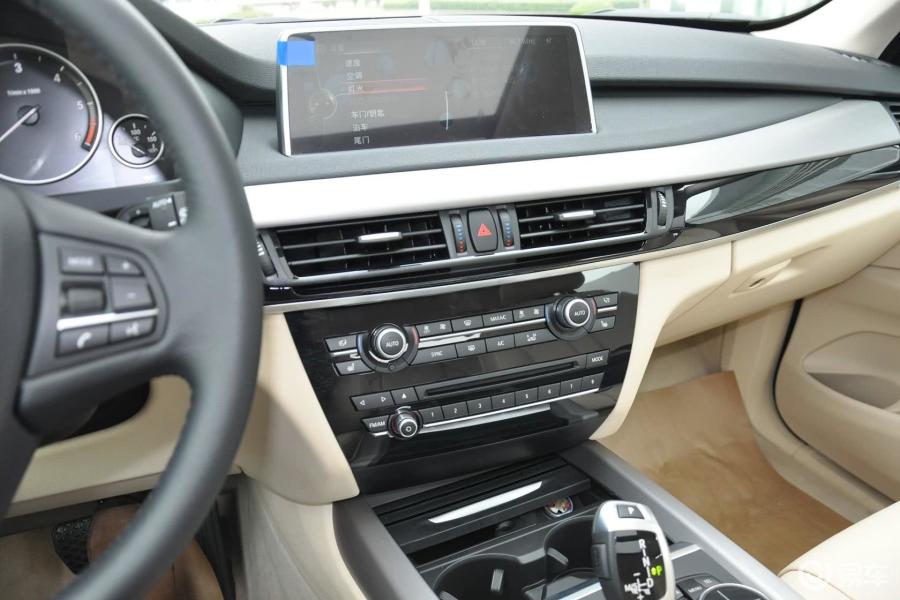 【宝马x52014款xdrive30d中控台驾驶员方向汽车图片