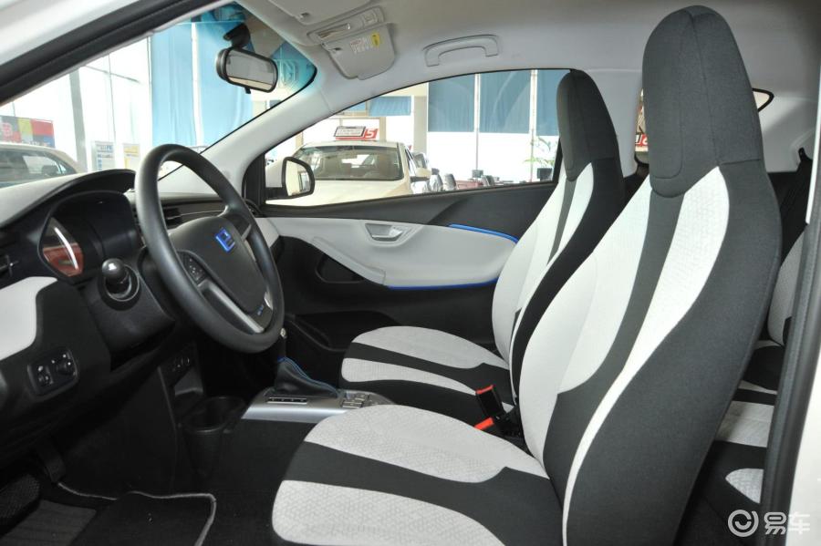 【荣威e502013款e50前排空间汽车图片-汽车图片大全】-易车网