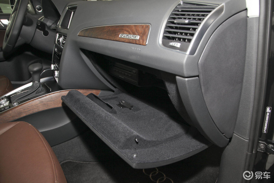 【奥迪q52013款40tfsi 舒适型手套箱汽车图片-汽车图片大全】-易车网