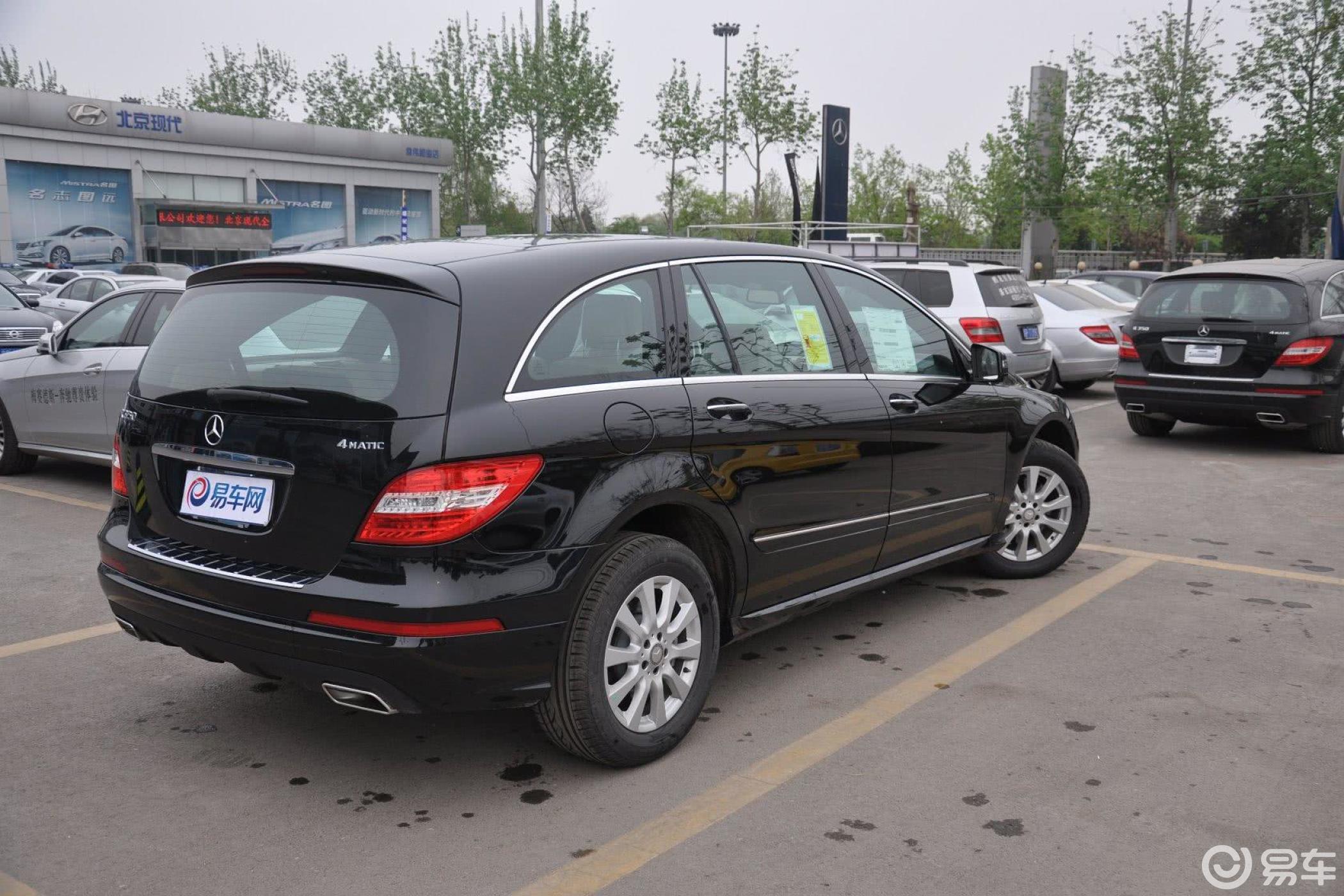 【奔驰r级2011款r 350 l 4matic侧后45度车头向右水平汽车图片-汽车