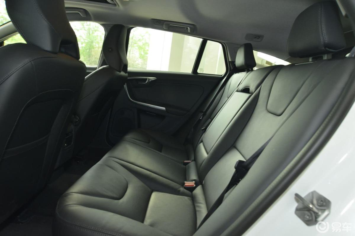 【沃尔沃v602014款t5 智逸版后排空间体验汽车图片-汽车图片大全】