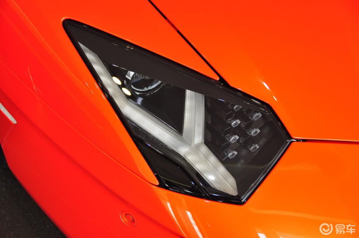 【aventador2011款lp700-4大灯侧45度俯拍汽车图片