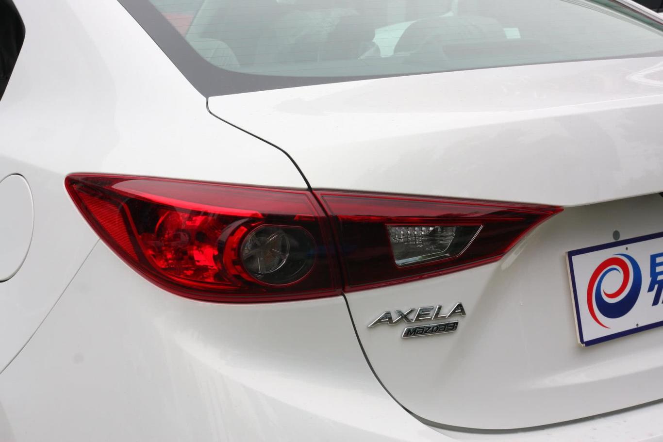 马自达3 昂克赛拉三厢 1.5l 自动 豪华型尾灯侧45度俯拍