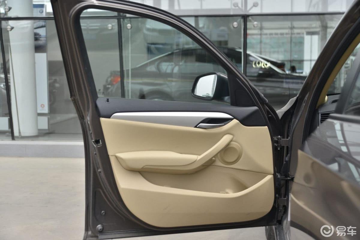 【宝马x12013款sdrive18i 领先型驾驶员侧车门内门板汽车图片-汽车