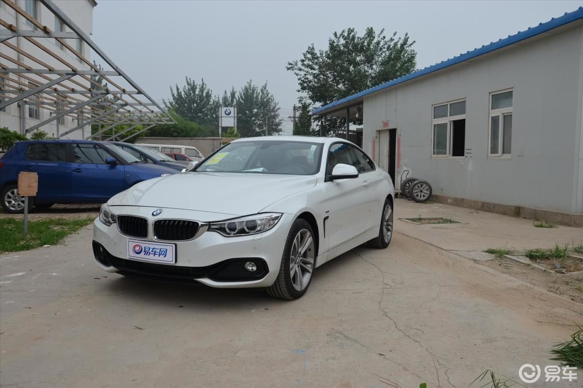 【宝马4系2014款双门轿跑车 435i xdrive 运动设计套装侧前45度车头向