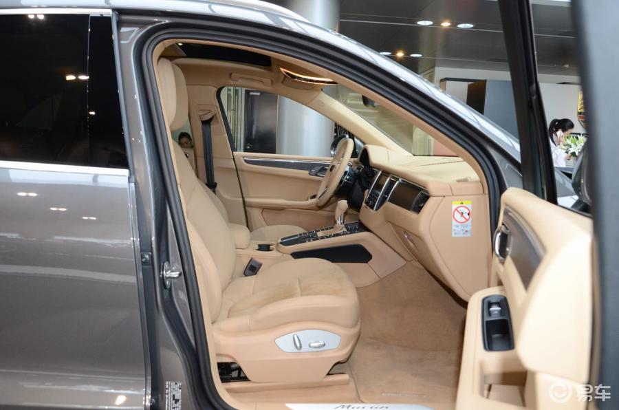 保时捷macan 前排空间图