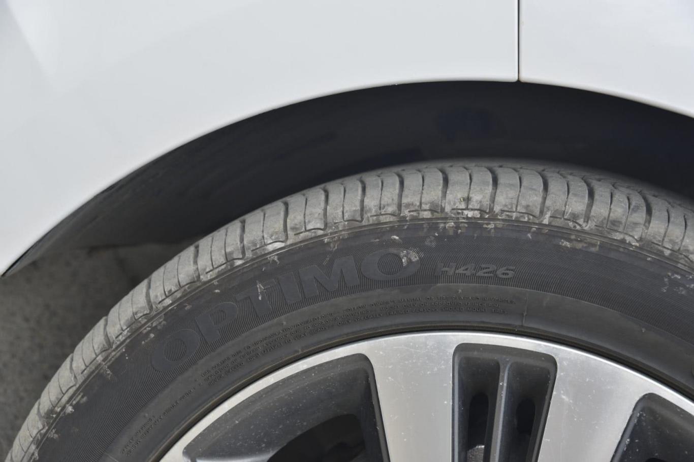 名图2.0l 自动 旗舰型轮胎规格