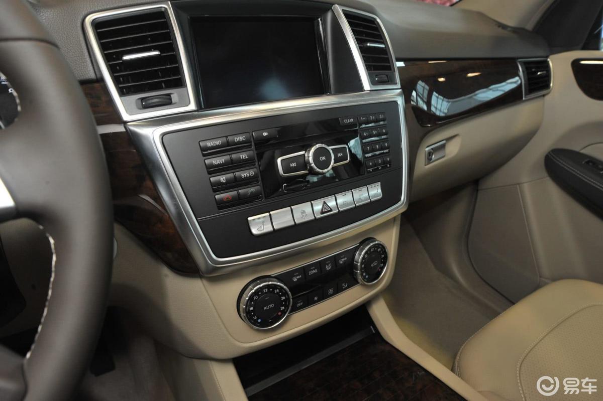 【奔驰m级2014款ml400 4matic 动感型中控台驾驶员方向汽车图片-汽车