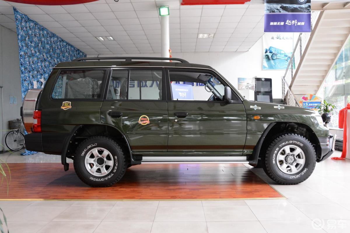 4l 手动 四驱型正侧车头向右水平汽车图片-汽车图片大全】-易车