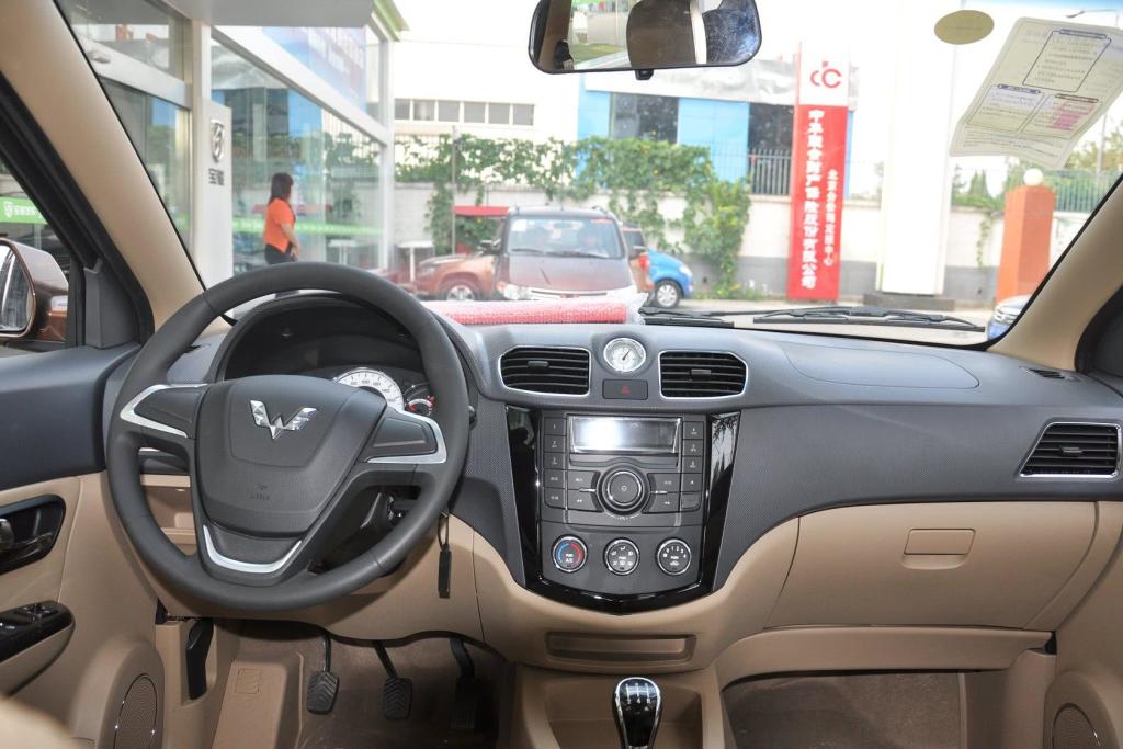 【五菱宏光s-内饰图片五菱宏光s 内饰-大地棕】-网通社internet info