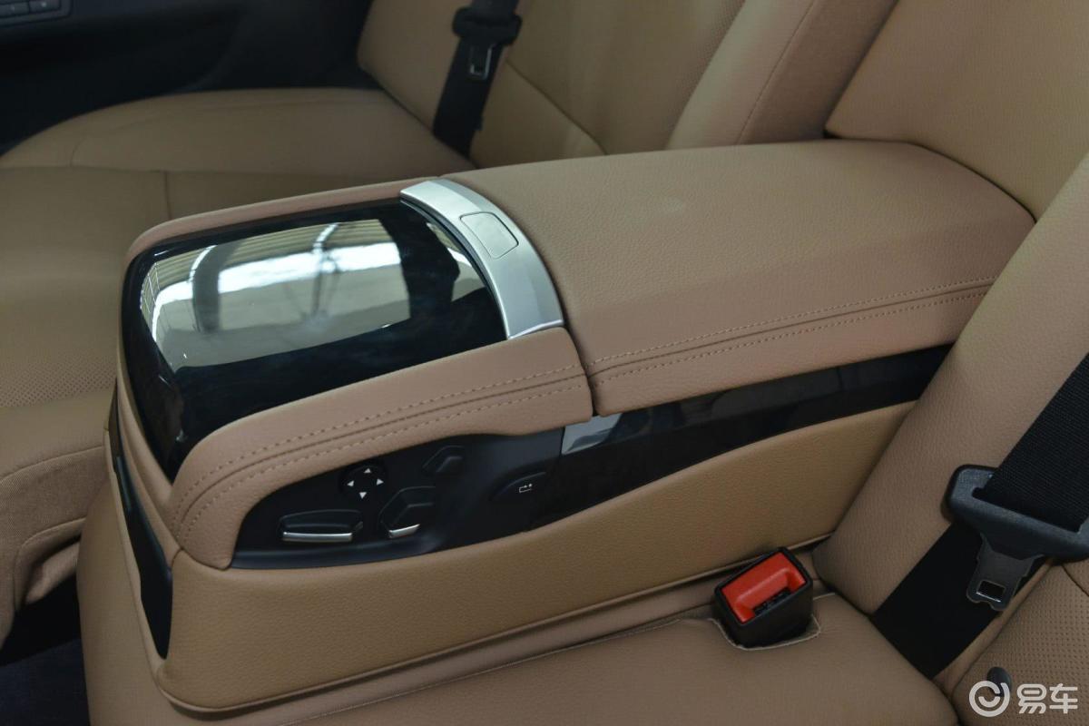 【宝马7系2014款740li xdrive 马年限量版后排扶手汽车图片-汽车图片