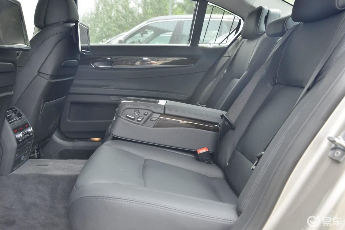 【宝马7系2013款740li xdrive后排空间体验汽车图片-汽车图片大全】