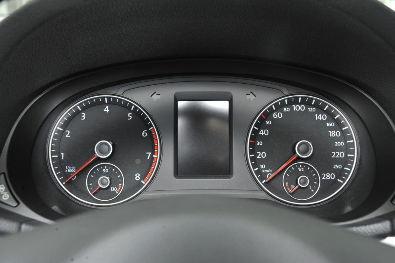 帕萨特1.4t 双离合 蓝驱技术版仪表盘