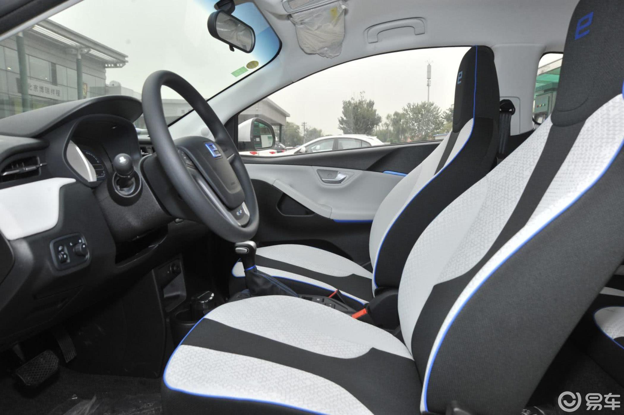 【荣威e502013款e50前排空间汽车图片-汽车图片大全】-易车