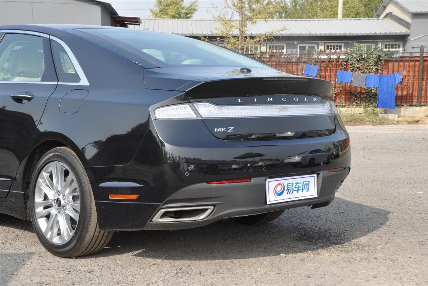 林肯mkz2.0t 尊雅版车尾局部