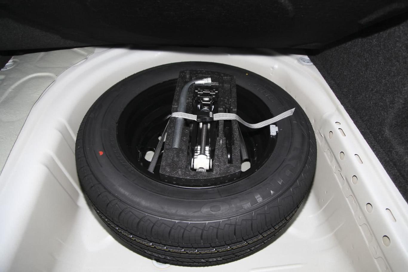 宝来1.4t 手动 sportline备胎