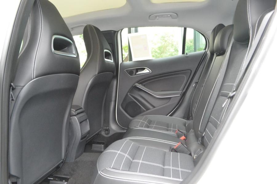 【奔驰gla级2015款200后排空间汽车图片-汽车图片大全】-易车网