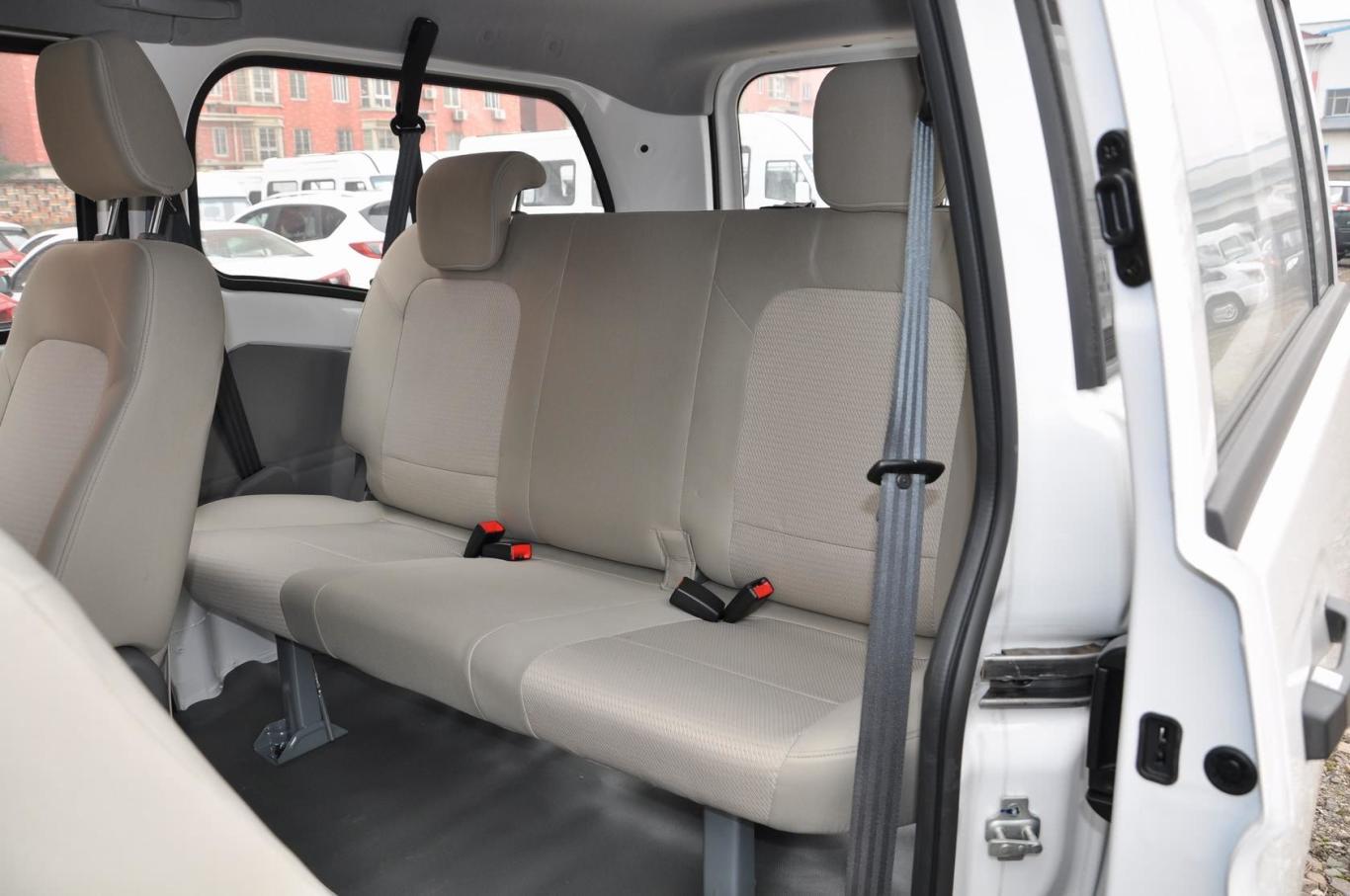 五菱征程经典1.5l mt 舒适型 9座后排座椅