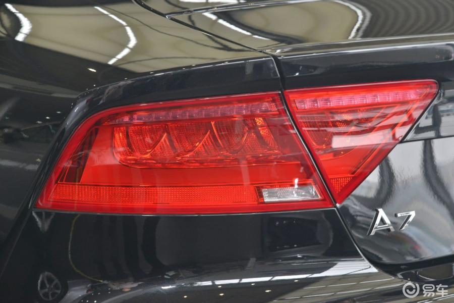 【奥迪a72014款35 fsi quattro 技术型尾灯侧45度俯拍汽车图片-汽车