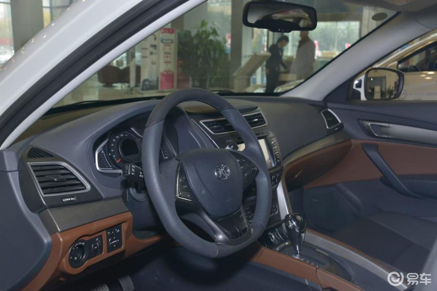 【d602014款1.8t 自动 豪华型内饰汽车图片-汽车图片大全】-易车网