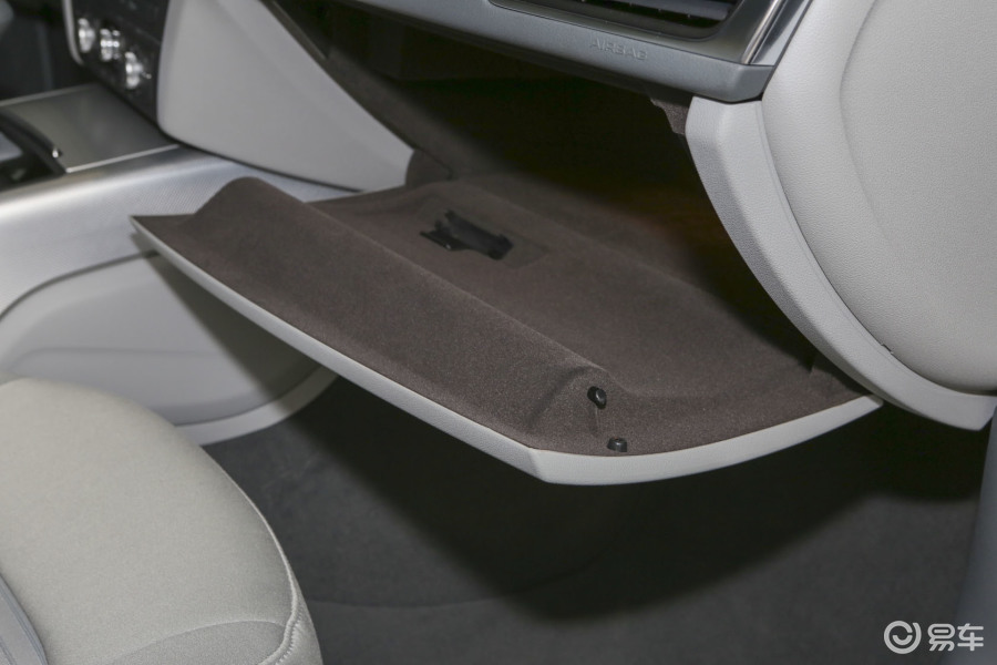 【奥迪a6l2014款tfsi 标准型手套箱汽车图片-汽车图片大全】-易车网