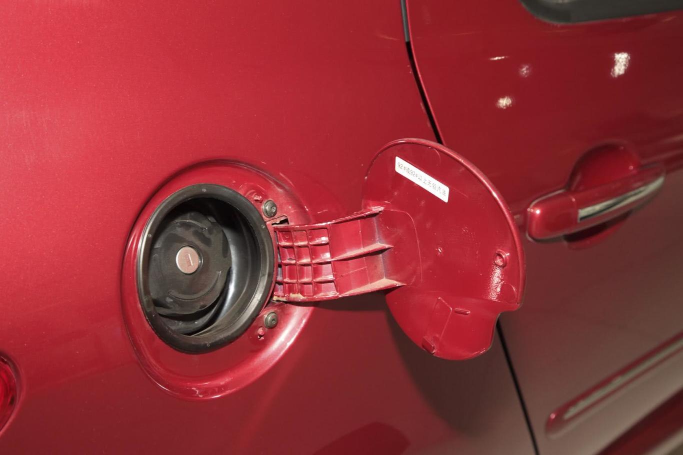 标致307两厢 1.6l 自动 舒适版油箱盖