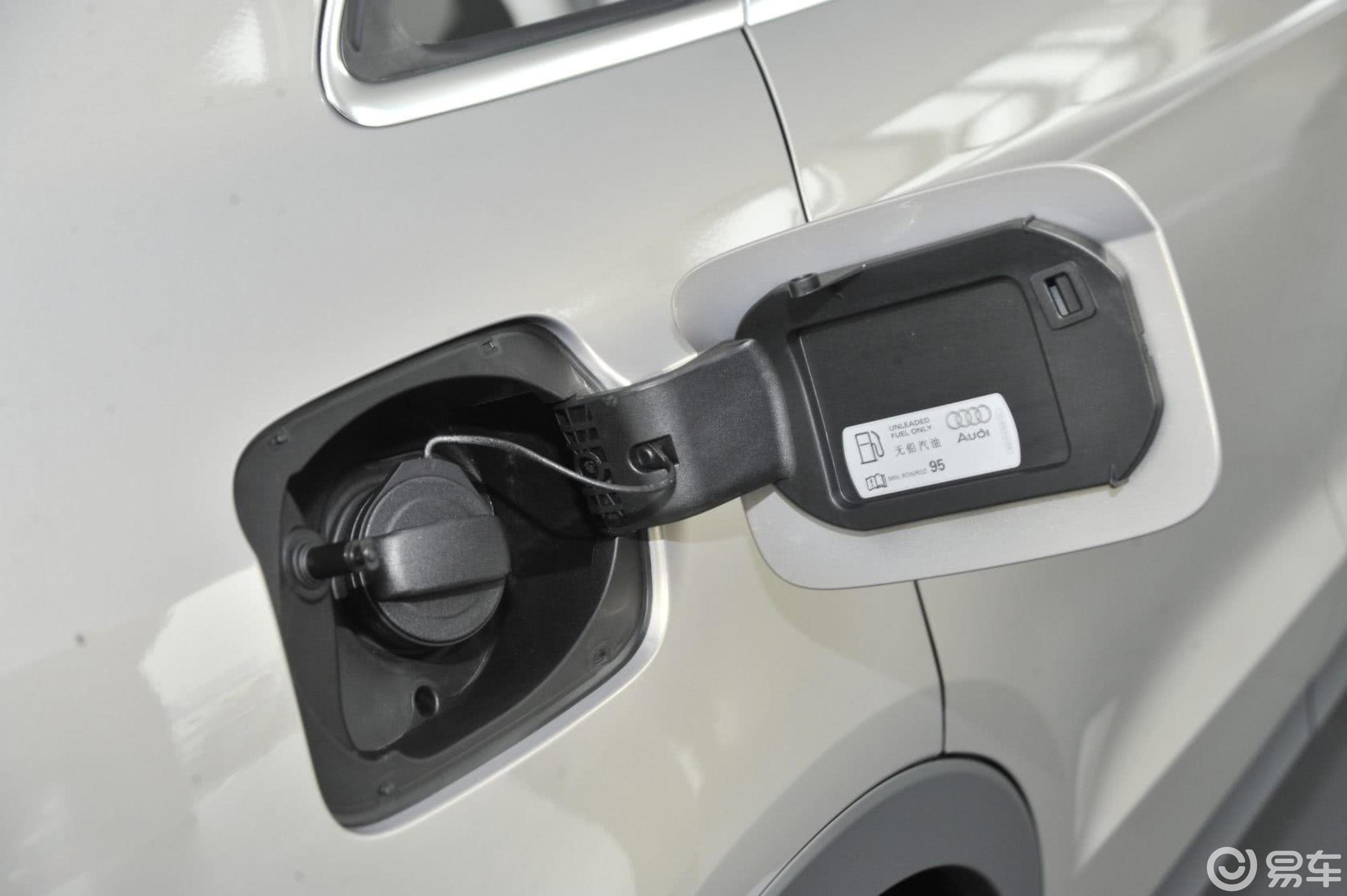 【奥迪q32012款40 tfsi 运动型油箱盖汽车图片-汽车图片大全】-易车