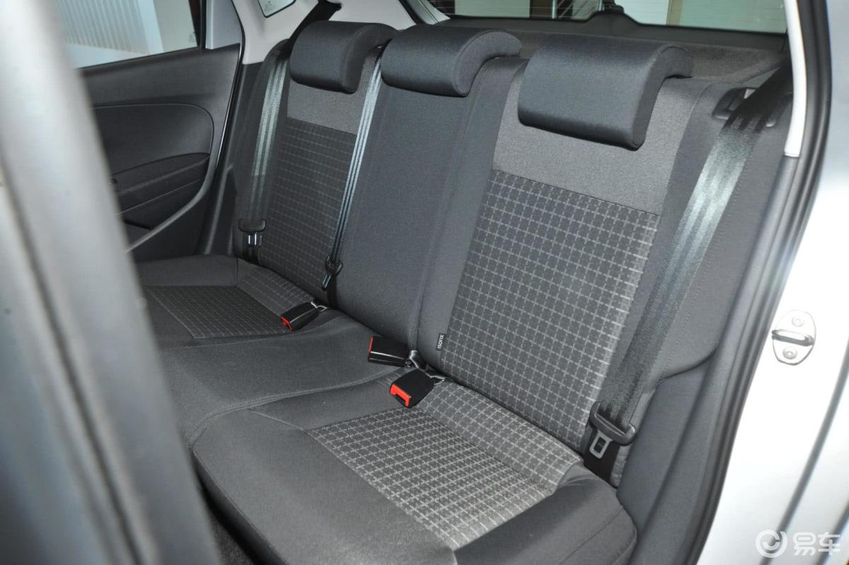 【polo2014款1.4l 自动 舒适版后排座椅汽车图片-汽车图片大全】-易车