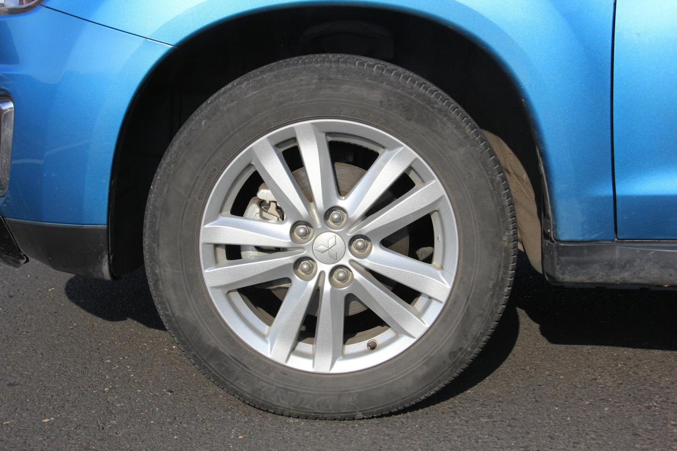 劲炫2.0l cvt 四驱旗舰版轮圈