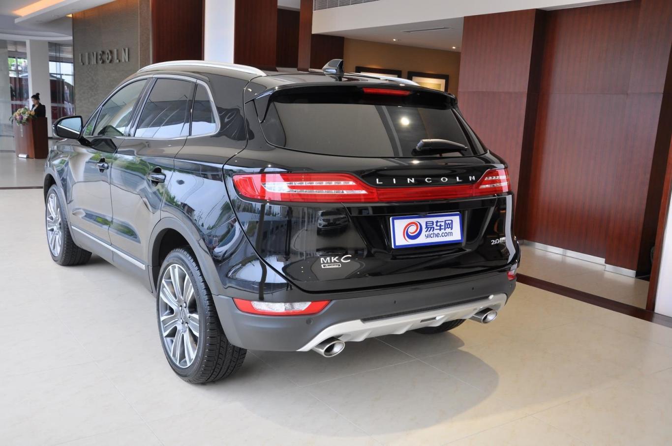 林肯mkc2.0t 四驱 总统系列车尾局部