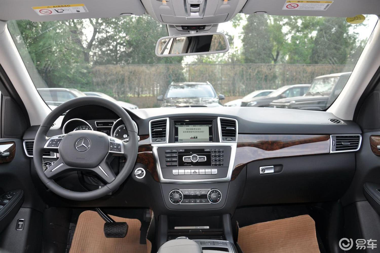 【奔驰m级2015款ml400 4matic 动感型内饰全景正拍汽车图片-汽车图片
