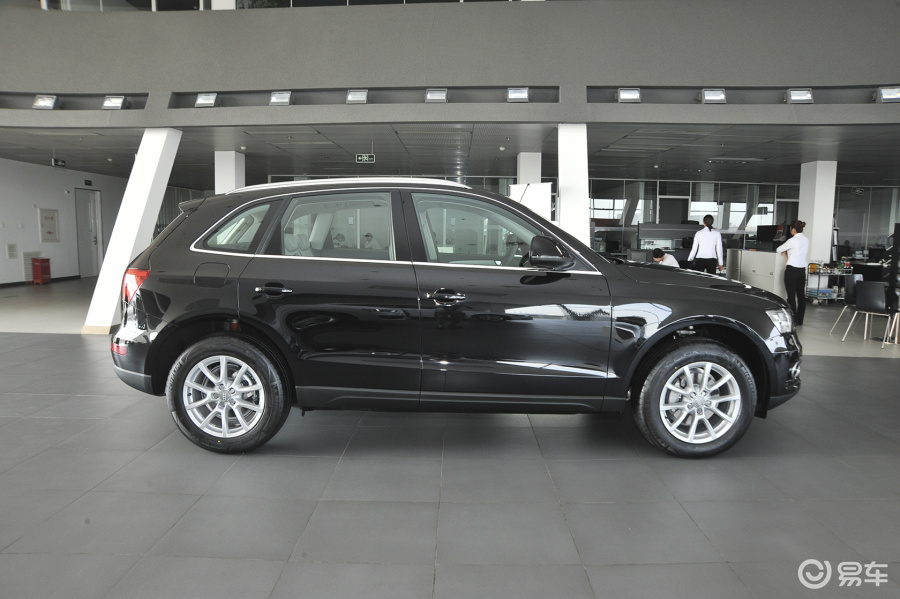 【奥迪q52015款40tfsi 进取型正侧(车头向右)汽车图片-汽车图片大全】