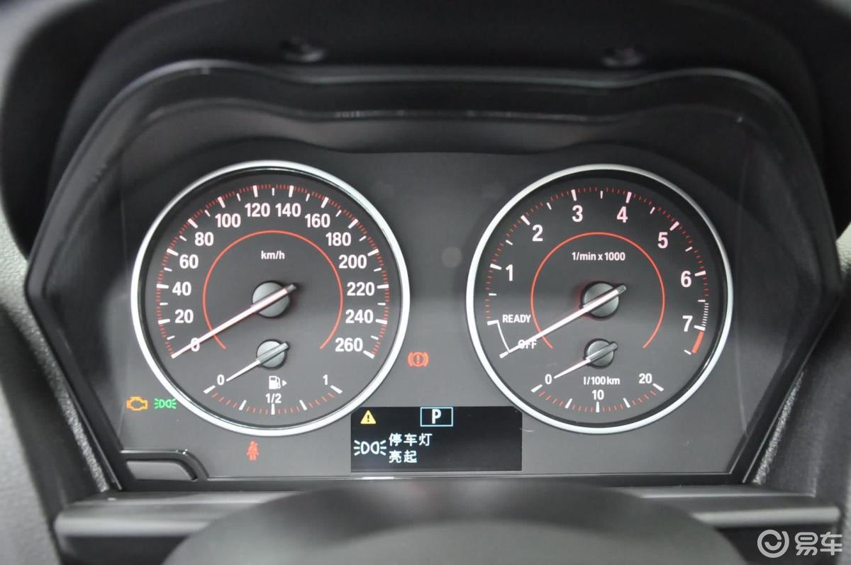 【宝马1系(进口)2015款120i 运动设计套装仪表盘背光显示汽车图片