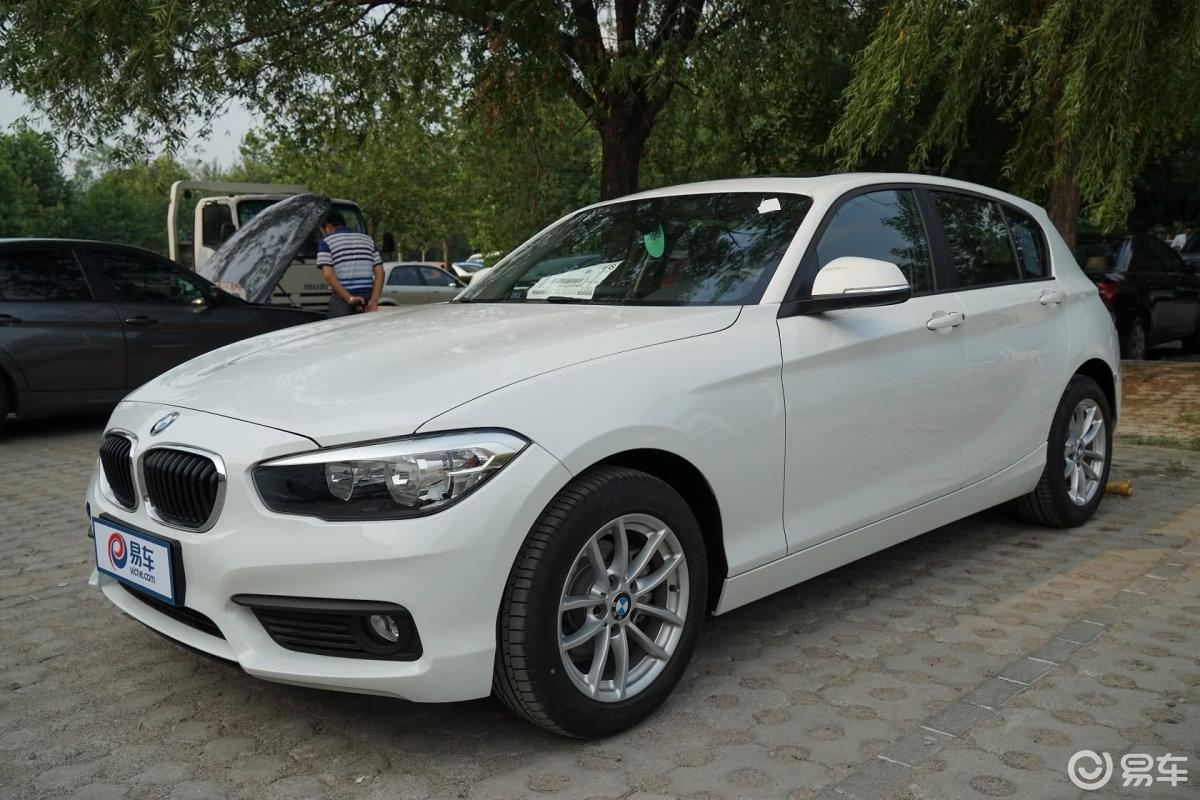 【宝马1系(进口)2015款118i 领先型侧前45度车头向左水平汽车图片