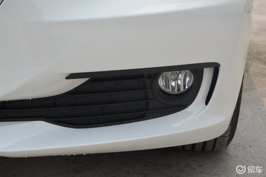 【宝马3系2015款316i 进取型雾灯汽车图片-汽车图片大全】-易车网