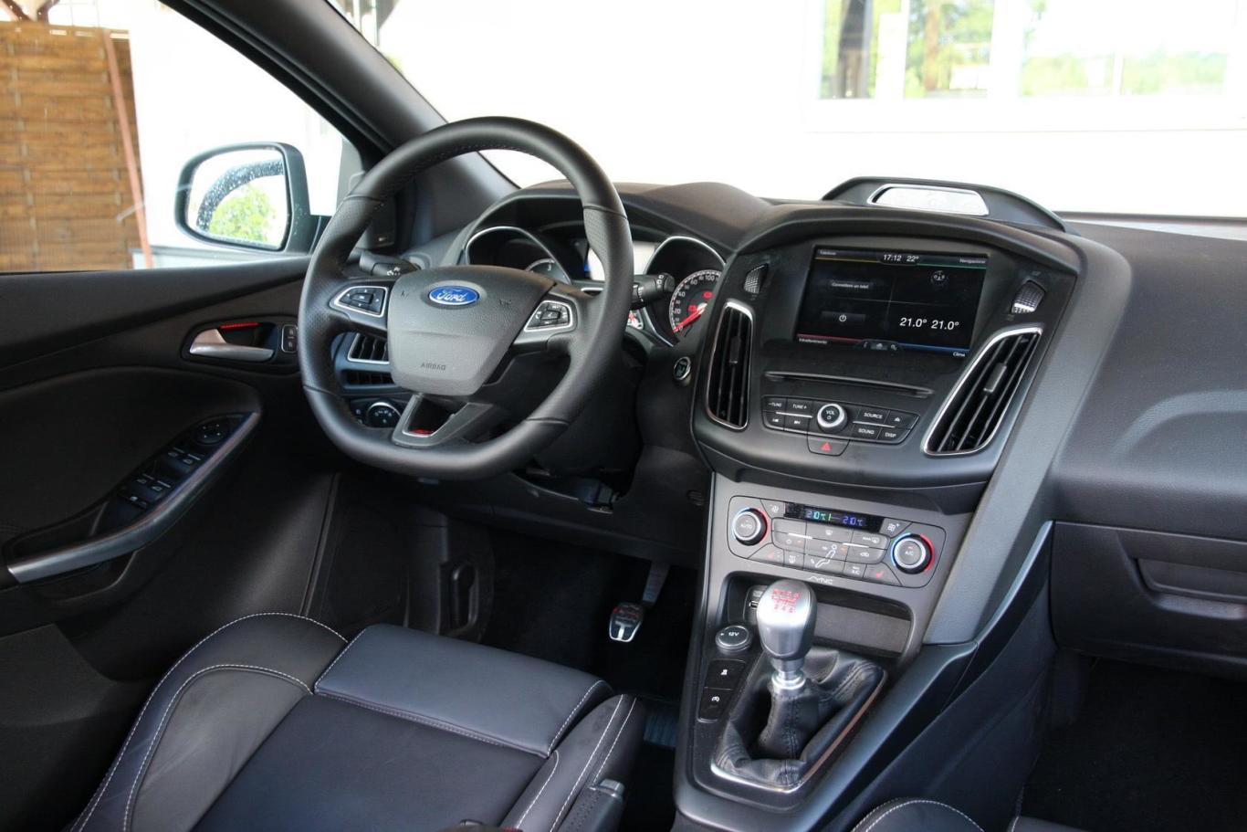 st 2.0t 手动 标准版内饰