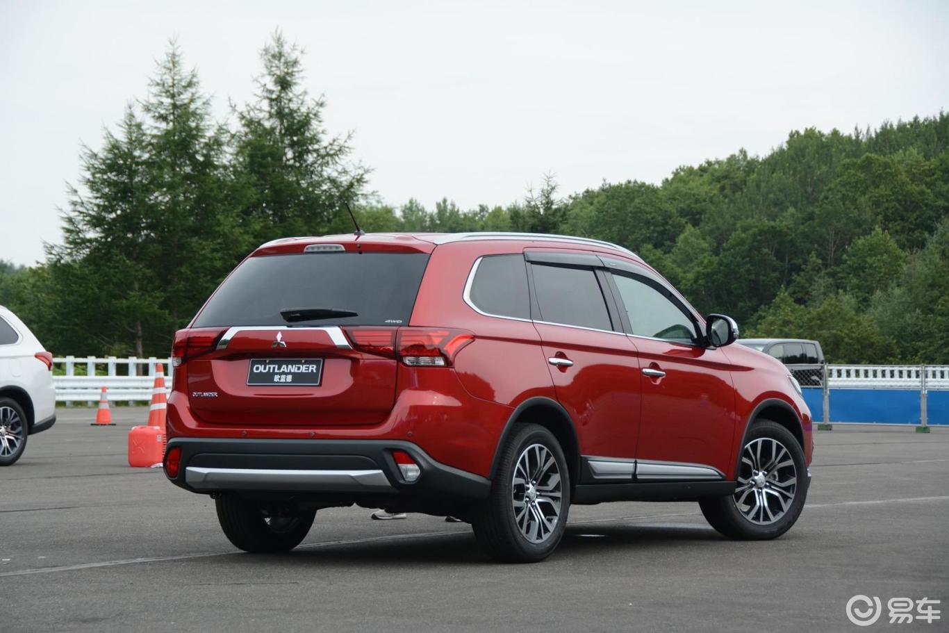 【进口三菱欧蓝德 2.4l 四驱旗舰gt版】进口三菱欧蓝德_2.