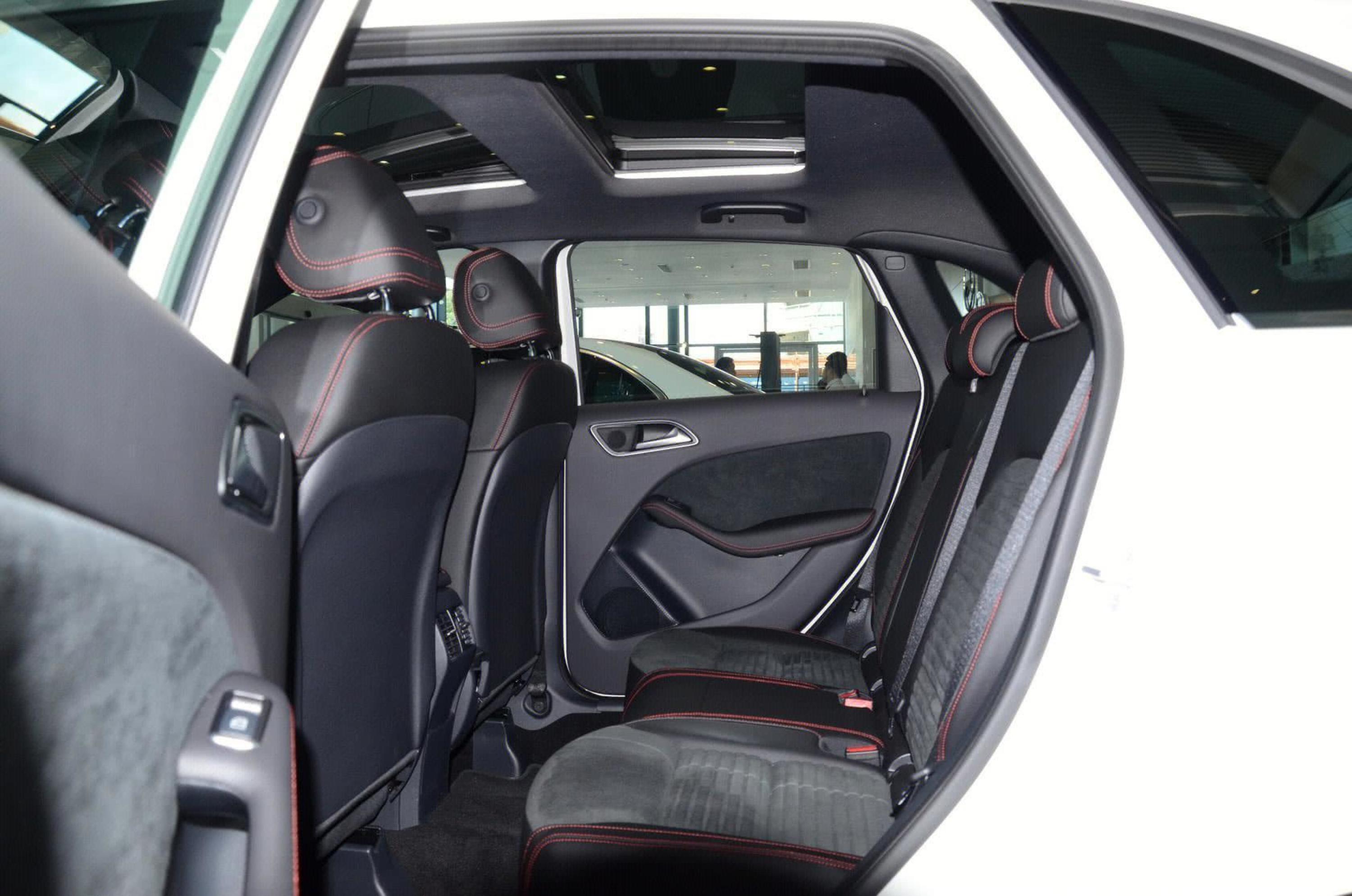 【奔驰b级2015款b 260 运动版后排空间体验汽车图片-汽车图片大全】