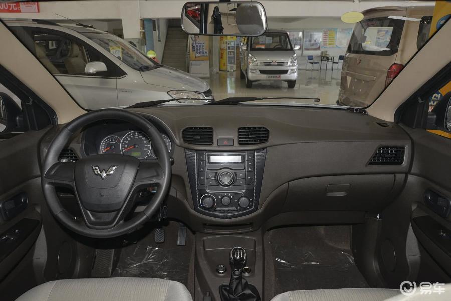 上汽通用五菱  五菱宏光s  2015款  2018款  2016款  2015款  2014款