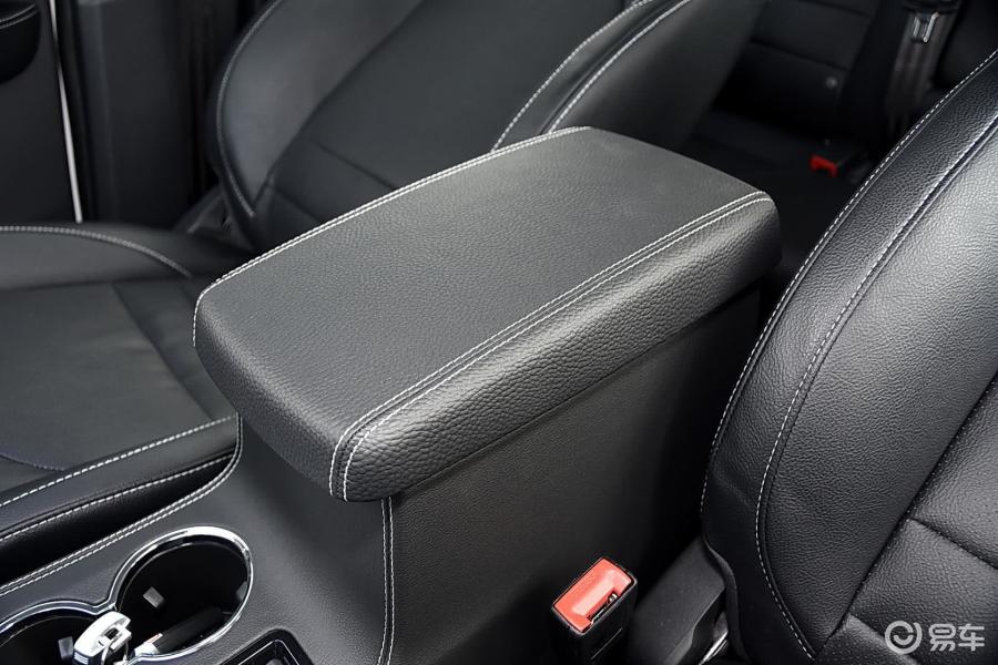 0t dct 豪华型前排中央扶手箱汽车图片-汽车图片大全】-易车网